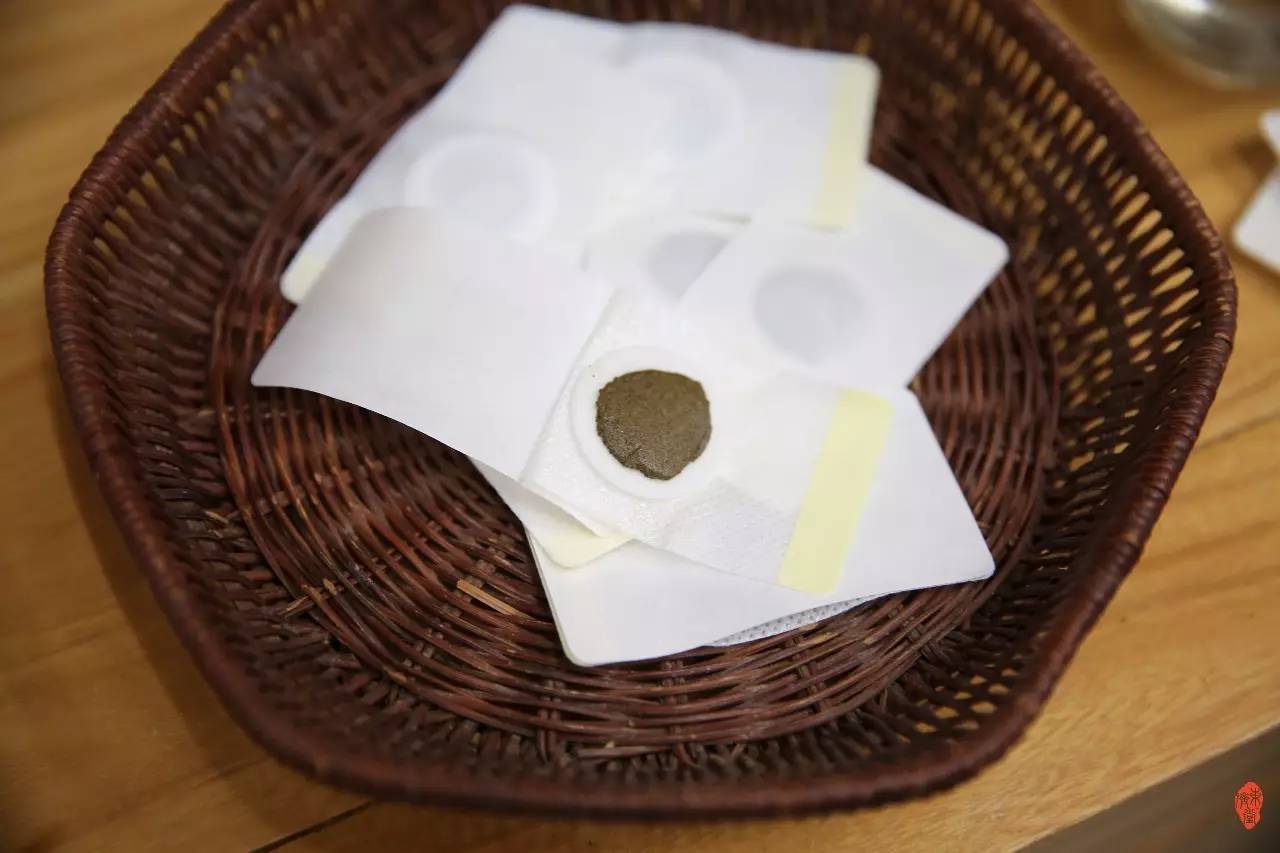 1、三伏貼怎么貼？多久貼一次？